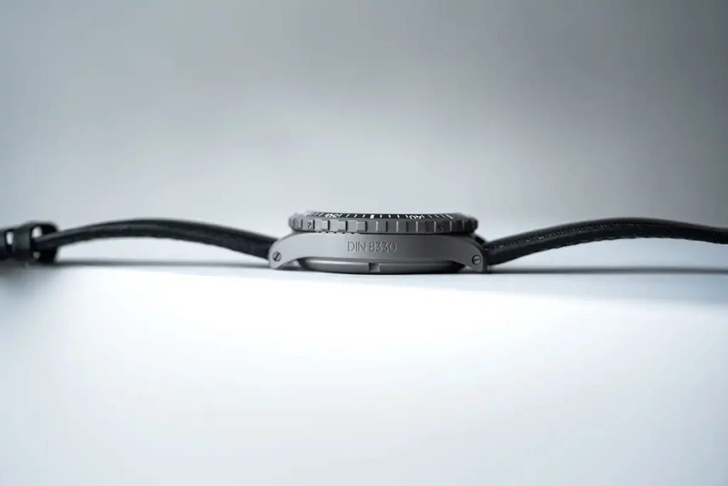 laco-fliegeruhr-hamburg-din-8330-862164-case